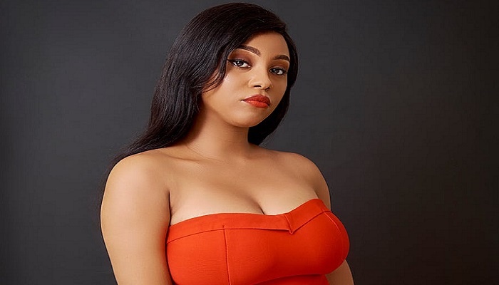 Top 9 Problems That Women with Large Breasts Understand – comfelie