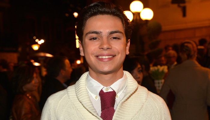 Jake T. Austin Is Dating A Girl Who Obsessively Stalked Him On Twitter
