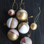 Ball_Ornaments_Wood_Metallic_Christmas (1)