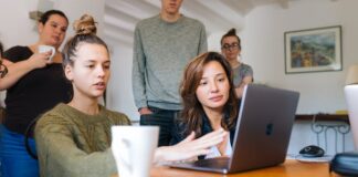 People Focused on Four Day Work Week