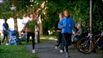 phoebe-and-rachel-running-in-friends-gif